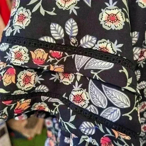 Loft Floral Lacy Ruffle Sleeve Top - Picture 5 of 8